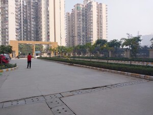 3 BHK Apartment For Rent in Amrapali Riverview, Amrapali Leisure Valley