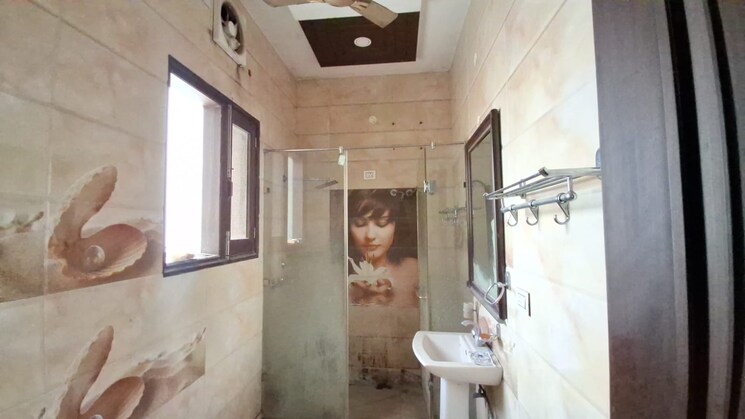 Bathroom, silver-city-extention 6+ Bedroom 5000 Sq.Ft. Villa In Vip Road Zirakpur 9357002