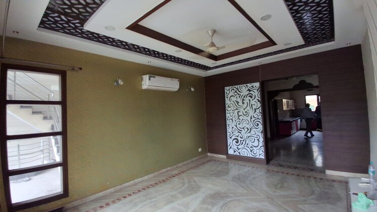 Room, silver-city-extention 6+ Bedroom 5000 Sq.Ft. Villa In Vip Road Zirakpur 9357002
