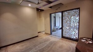 Room in 6+ BHK Villa at Silver City Extention, Vip Road – for Rent