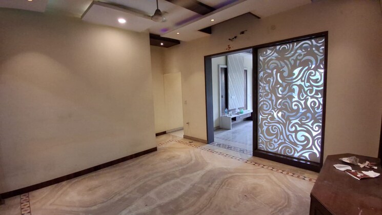 Room, silver-city-extention 6+ Bedroom 5000 Sq.Ft. Villa In Vip Road Zirakpur 9357002