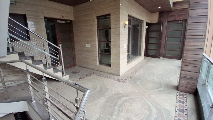 Room, silver-city-extention 6+ Bedroom 5000 Sq.Ft. Villa In Vip Road Zirakpur 9357002