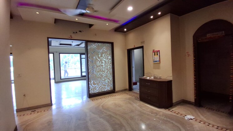 Room, silver-city-extention 6+ Bedroom 5000 Sq.Ft. Villa In Vip Road Zirakpur 9357002