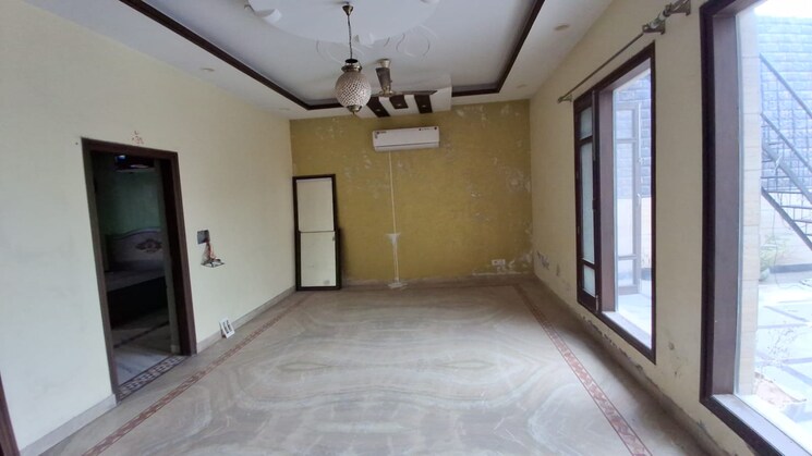 Room, silver-city-extention 6+ Bedroom 5000 Sq.Ft. Villa In Vip Road Zirakpur 9357002