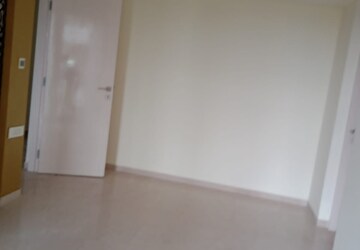 Room in 2 BHK Apartment at Lodha Fiorenza, Goregaon East – for Rent