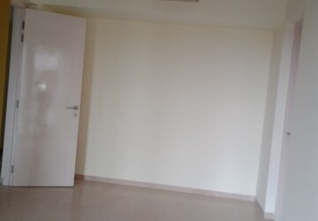 Room in 2 BHK Apartment at Lodha Fiorenza, Goregaon East – for Rent