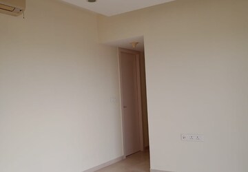 Room in 2 BHK Apartment at Lodha Fiorenza, Goregaon East – for Rent