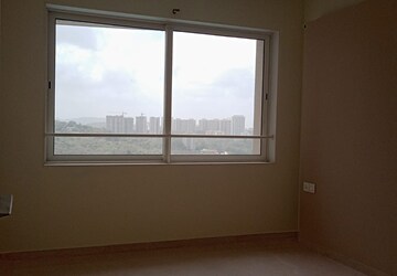 Room in 2 BHK Apartment at Lodha Fiorenza, Goregaon East – for Rent