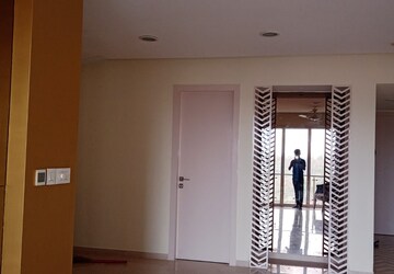 Room in 2 BHK Apartment at Lodha Fiorenza, Goregaon East – for Rent