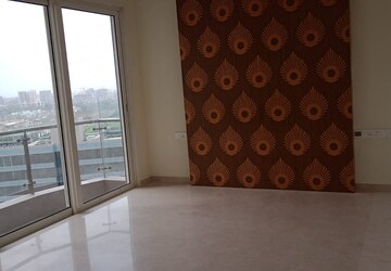 Room in 2 BHK Apartment at Lodha Fiorenza, Goregaon East – for Rent