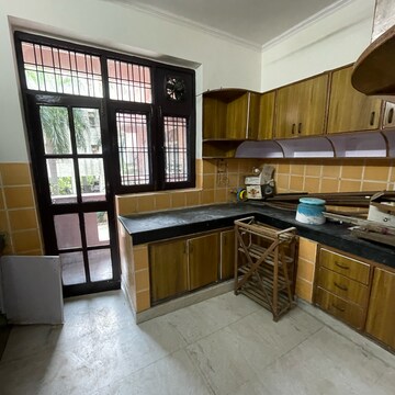 Bedroom in 3 BHK Builder Floor at Sector 46 – for Rent