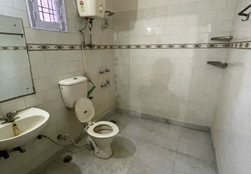 Bathroom in 2 BHK Builder Floor at Sector 46 – for Rent