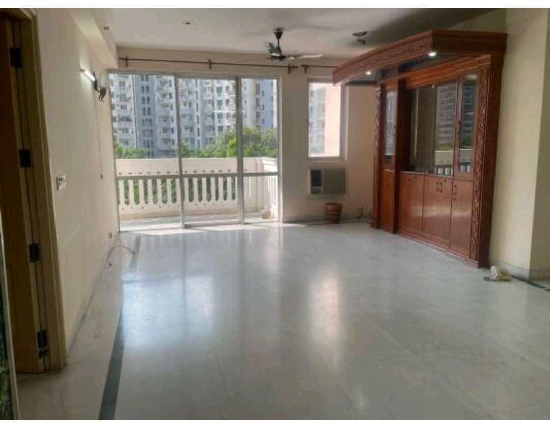 4 BHK + Servant Room Apartment For Sale in DLF Trinity Towers