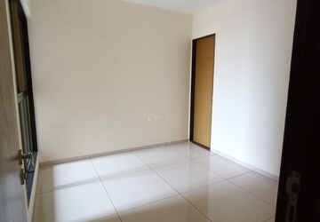 Room in 2 BHK Apartment at Chandak 34 Park Estate, Goregaon West – for Rent