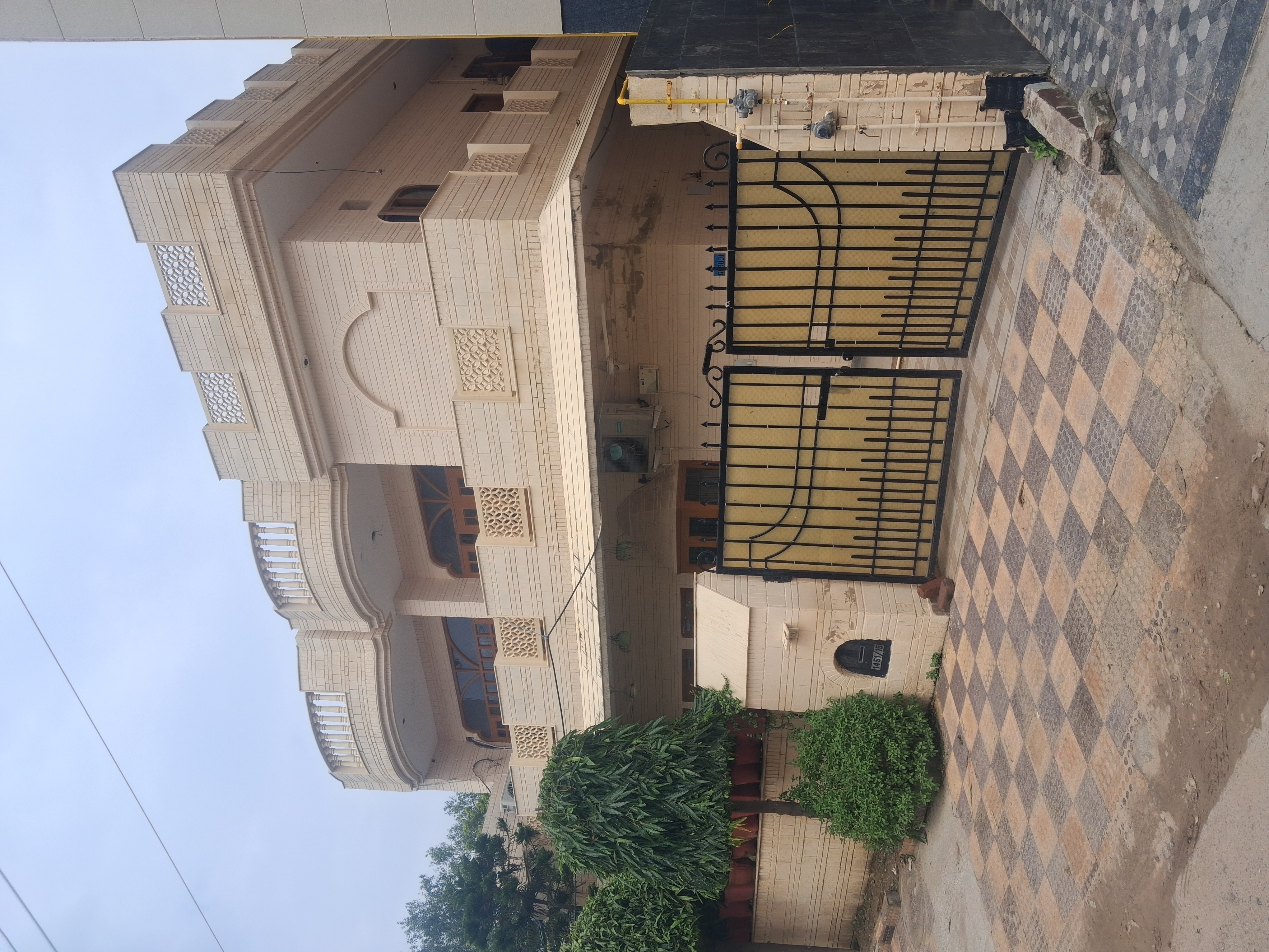6+ BHK Independent House For Sale in Sainik Colony