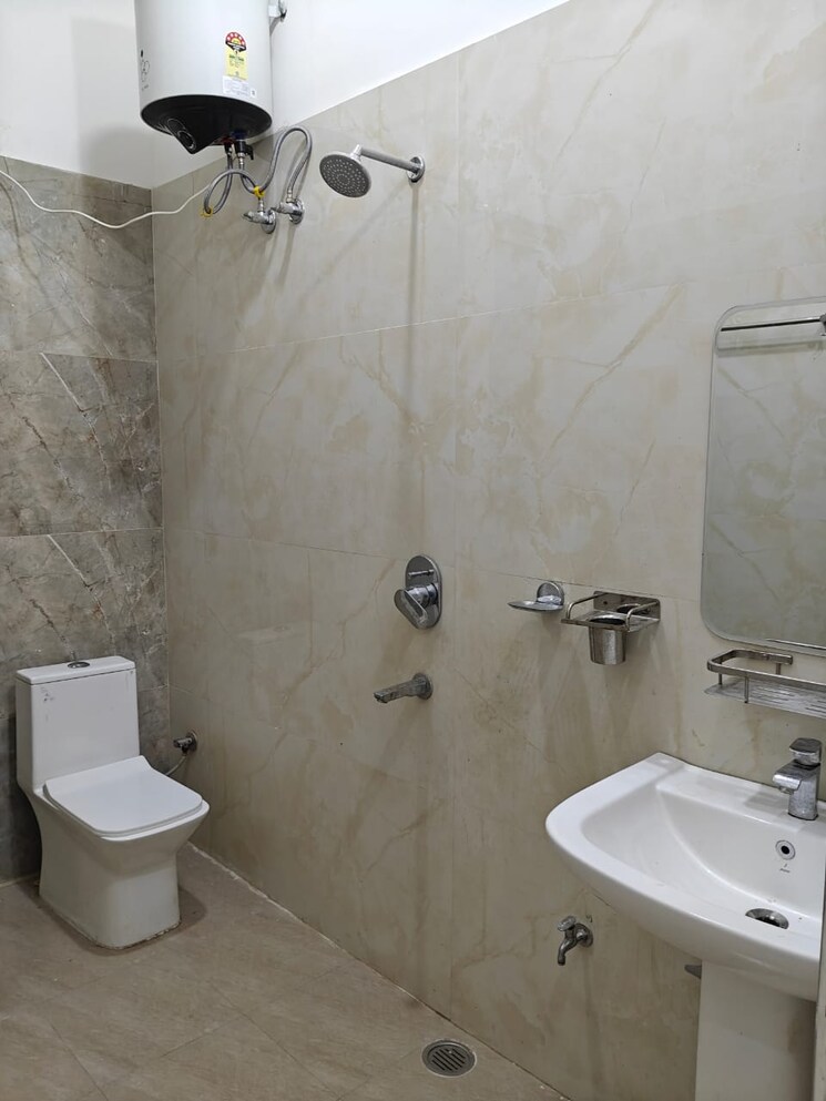 Bathroom, aman vihar 2 Bedroom 1300 Sq.Ft. Builder Floor In Aman Vihar Dehradun 9357250