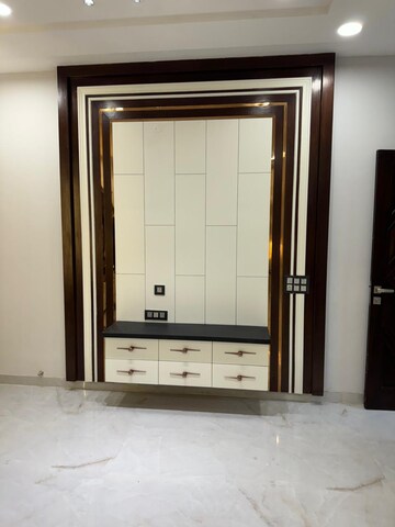 Room in 2.5 BHK Independent House at Sunny Enclave – for Sale