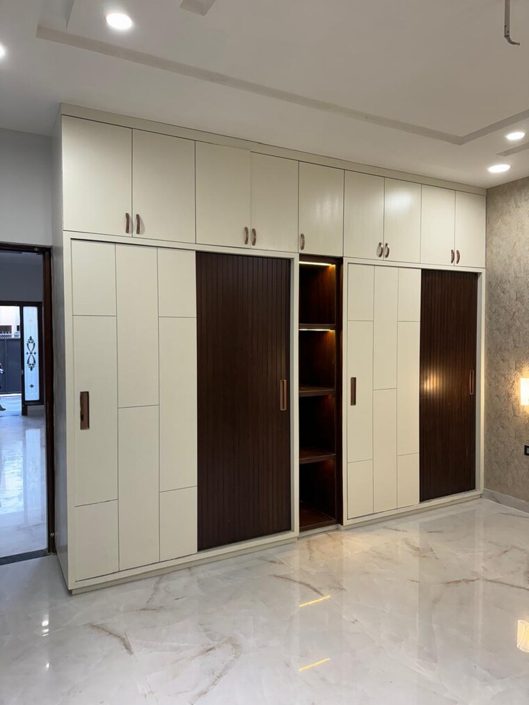 Room, sunny enclave 2.5 Bedroom 220 Sq.Yd. Independent House In Sunny Enclave Mohali 9357313