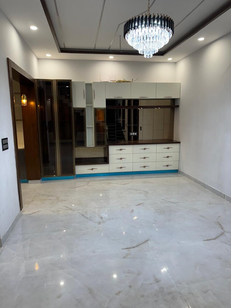 Room, sunny enclave 2.5 Bedroom 220 Sq.Yd. Independent House In Sunny Enclave Mohali 9357313