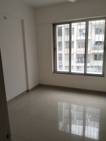 Room in 2 BHK Apartment at Jhamtani Ace Aurum Phase III, Ravet – for Rent