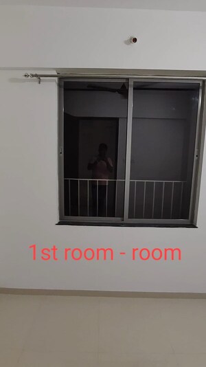 Room in 2 BHK Apartment at Pimple Saudagar – for Rent