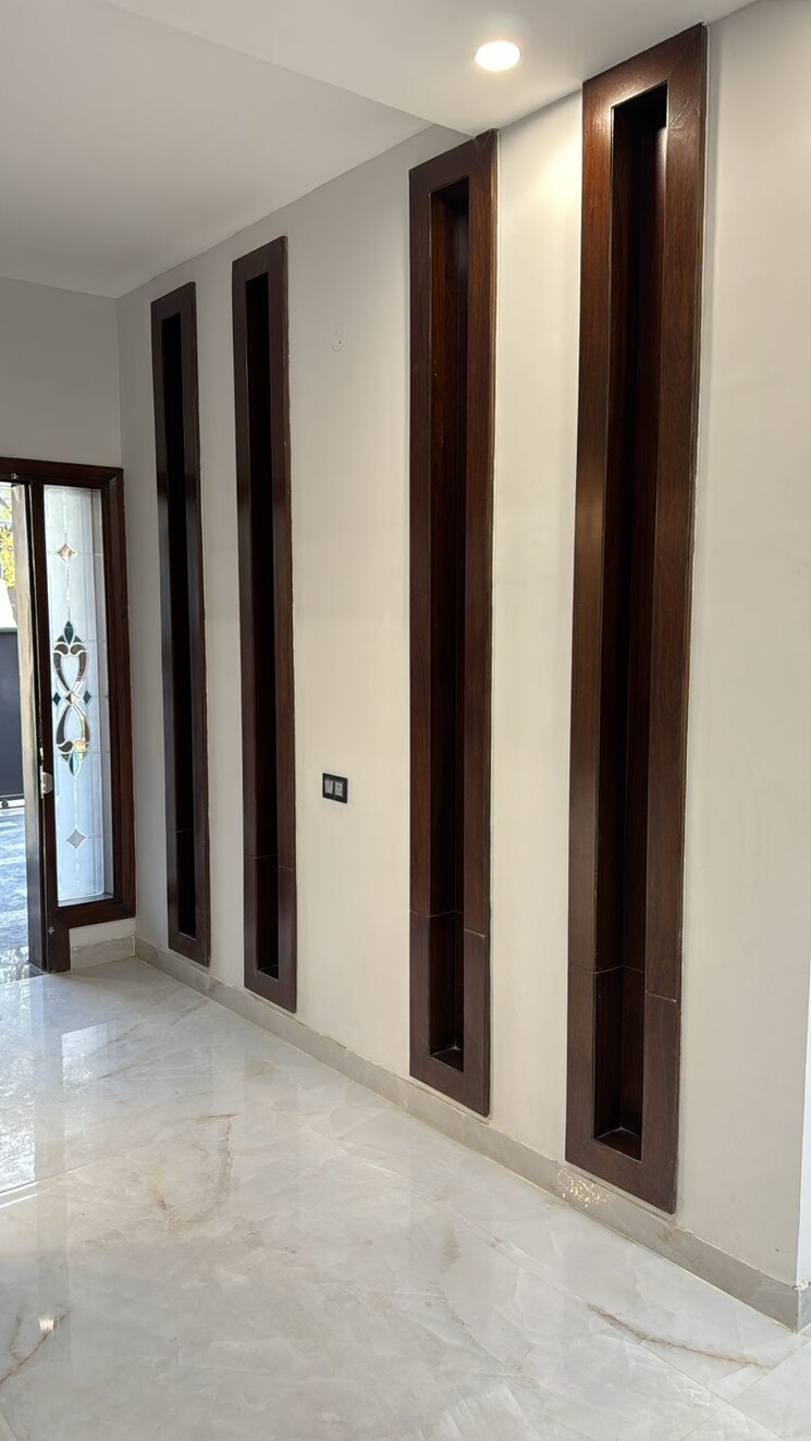Room, sunny enclave 2.5 Bedroom 220 Sq.Yd. Independent House In Sunny Enclave Mohali 9357362