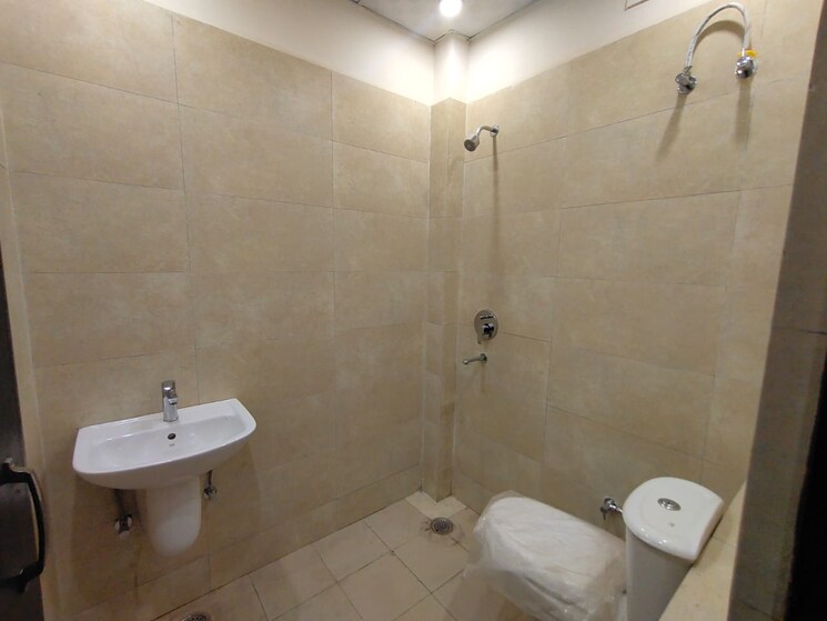 Bathroom, ambala highway 3 Bedroom 1350 Sq.Ft. Builder Floor In Ambala Highway Zirakpur 9357361