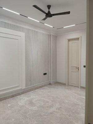 Room in 3 BHK Builder Floor at Boutique Residential Apartments C-253, Defence Colony – for Rent