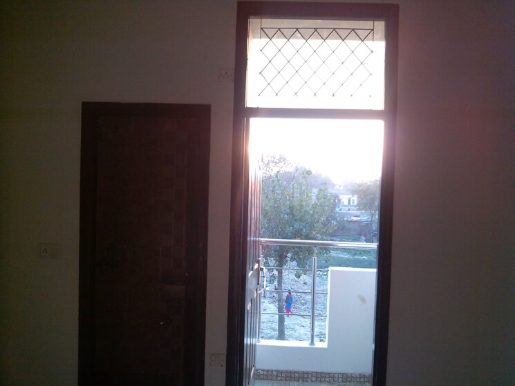 Room, vidhayak-colony 2 Bedroom 75 Sq.Yd. Apartment In Nyay Khand I Ghaziabad 9357443