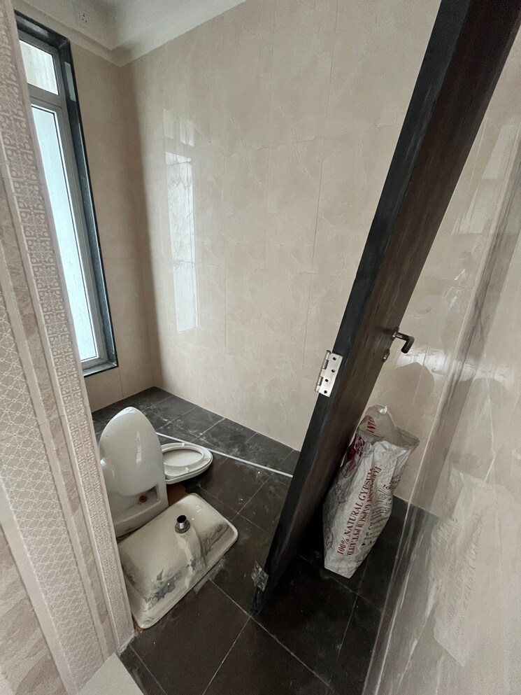 Bathroom, sheth-zuri 3 Bedroom 1150 Sq.Ft. Apartment In Eastern Express Highway Thane 9357452