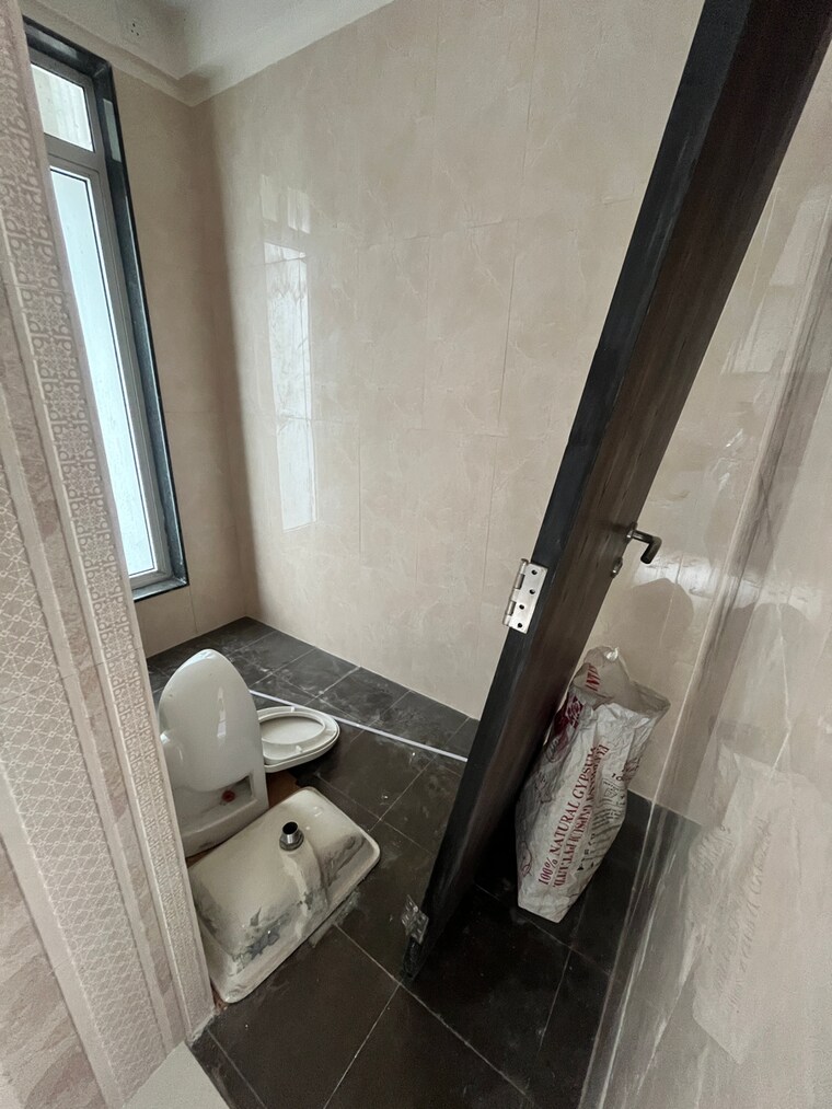 Bathroom, sheth-zuri 3 Bedroom 1150 Sq.Ft. Apartment In Eastern Express Highway Thane 9357452