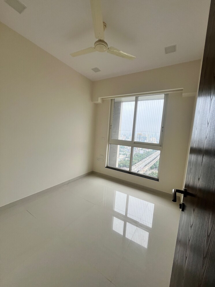Room, sheth-zuri 3 Bedroom 1150 Sq.Ft. Apartment In Eastern Express Highway Thane 9357452