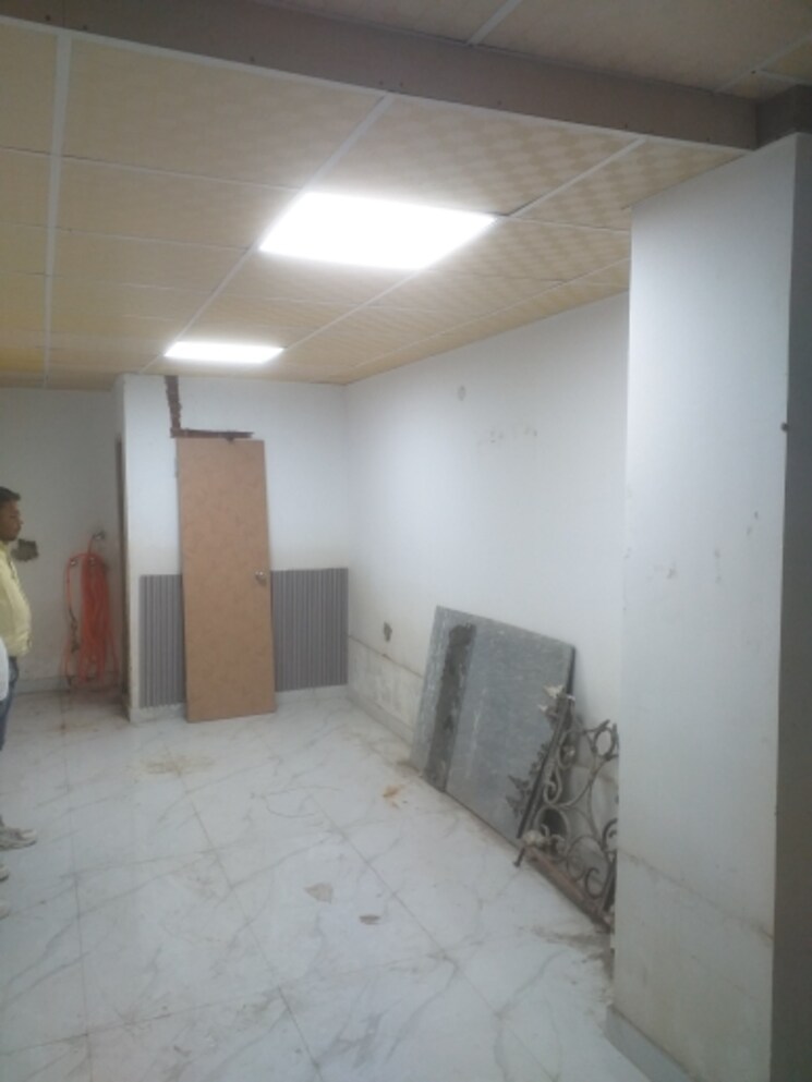 Hall, east patel nagar Commercial Shop 480 Sq.Ft. In East Patel Nagar Delhi 9357499