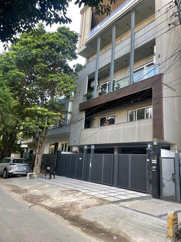 3 BHK Builder Floor – Exterior View View at Dlf Phase ii - for Rent