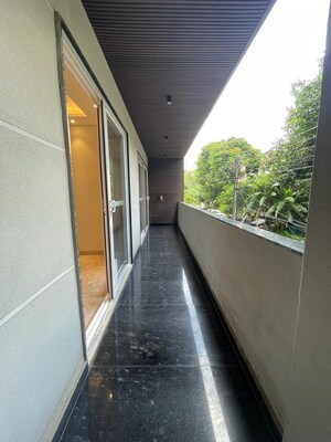 Balcony in 3 BHK Builder Floor at Dlf Phase ii – for Rent