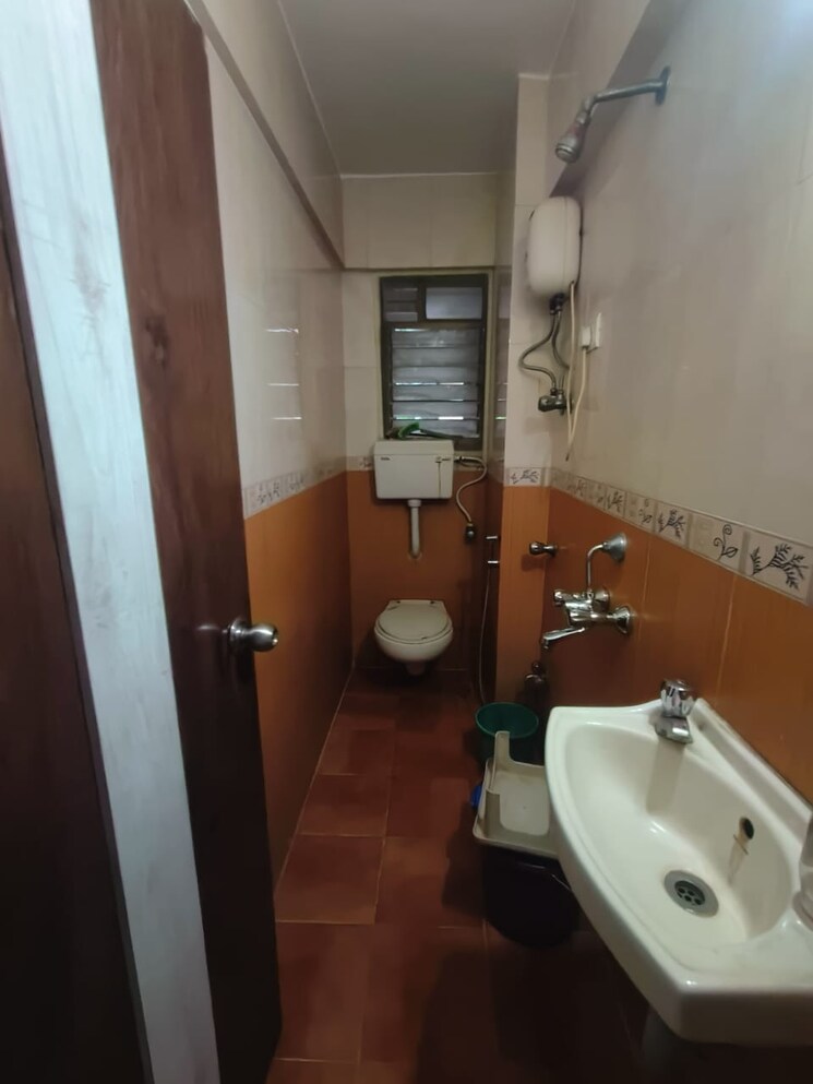 Bathroom, vakola Pg For Girls In Vakola 9357539