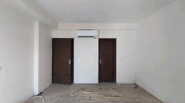 Room in 3 BHK Apartment at DLF The Carlton Estate, Dlf Phase V – for Sale