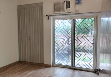 Room in 3 BHK Builder Floor at Puri Aman Vilas, Sector 89 – for Rent