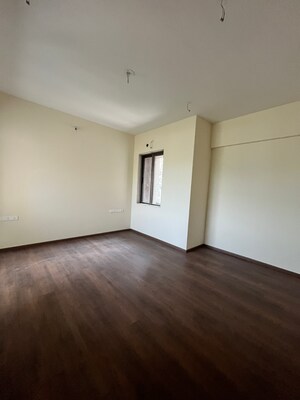 Room in 3.5 BHK Apartment at Bhimjyani Verraton, Thane West – for Sale
