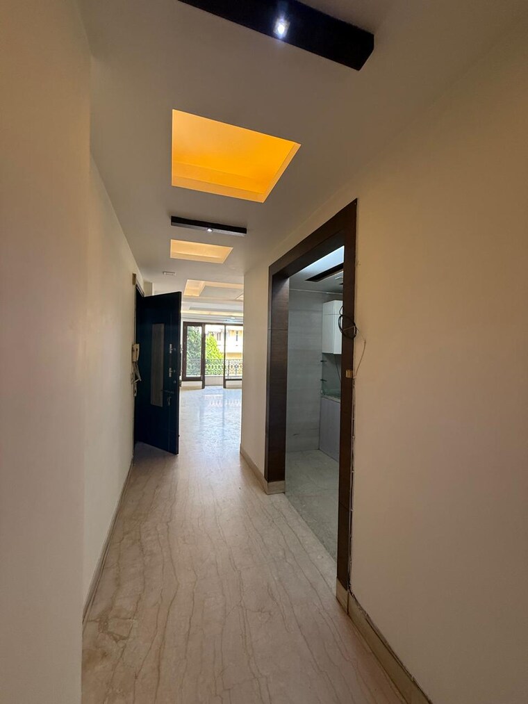 Room, greater kailash ii 3 Bedroom 2000 Sq.Ft. Builder Floor In Greater Kailash ii Delhi 9357625