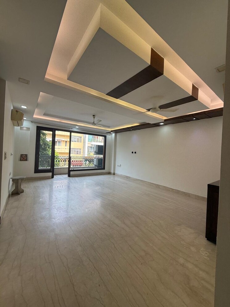 Room, greater kailash ii 3 Bedroom 2000 Sq.Ft. Builder Floor In Greater Kailash ii Delhi 9357625