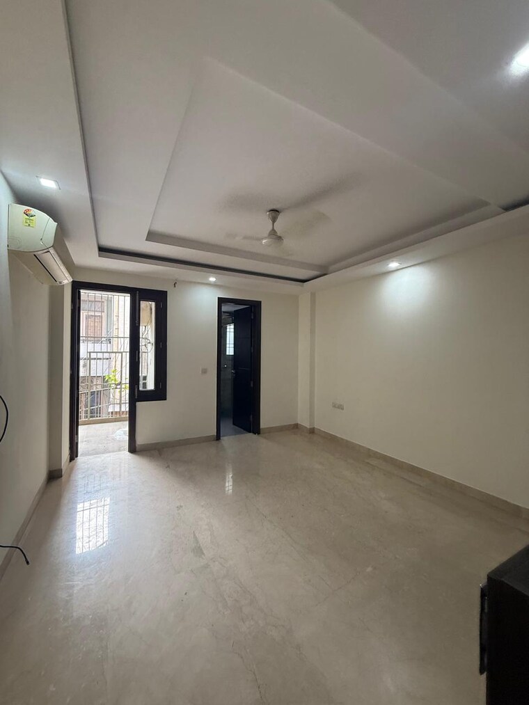 Room, greater kailash ii 3 Bedroom 2000 Sq.Ft. Builder Floor In Greater Kailash ii Delhi 9357625