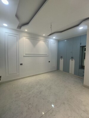 Room in 2 BHK Builder Floor at Sector 104 – for Sale