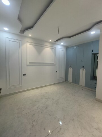 Room in 2 BHK Builder Floor at Sector 104 – for Sale