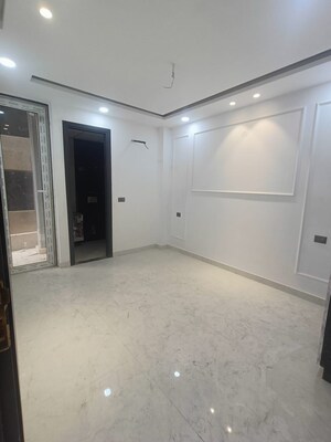 Room in 2 BHK Builder Floor at Sector 104 – for Sale