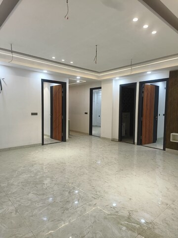 Room in 2 BHK Builder Floor at Sector 104 – for Sale