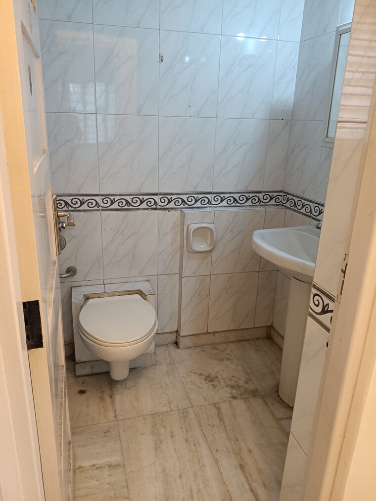 Bathroom, raheja-gardens 2 Bedroom 1200 Sq.Ft. Apartment In Wanwadi Pune 9357731