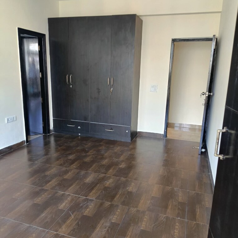 Room, millenium-residency 3 Bedroom 2250 Sq.Ft. Apartment In Islampur Gurgaon 9357750