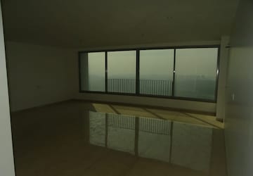 Room in 4 BHK Apartment at Oberoi Realty Esquire, Goregaon East – for Sale