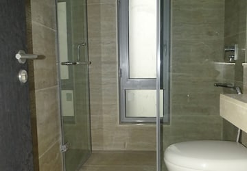 Bathroom in 4 BHK Apartment at Oberoi Realty Esquire, Goregaon East – for Sale